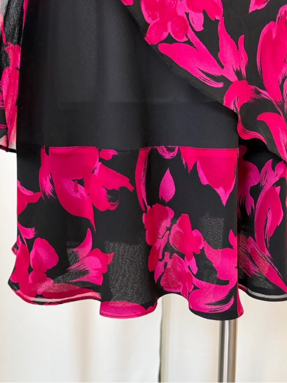 Vintage A.J. Bari 100% Silk Floral Tiered Mini Dress Pink & Black Size 10. - Picture 9 of 15